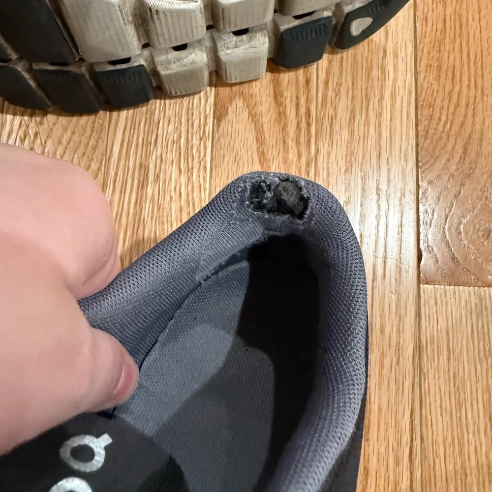 Women’s On Running Black Shoes size 7 - Picture 5 of 8